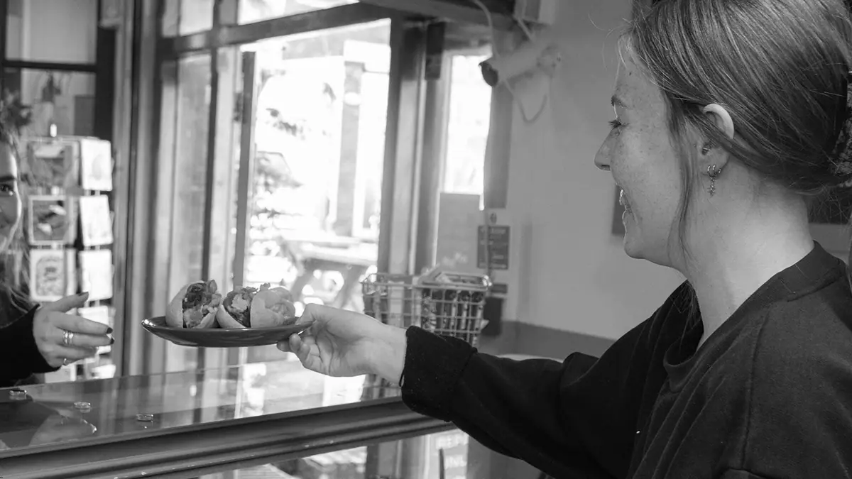 Chinwags – cake shop in Petersfield town centre